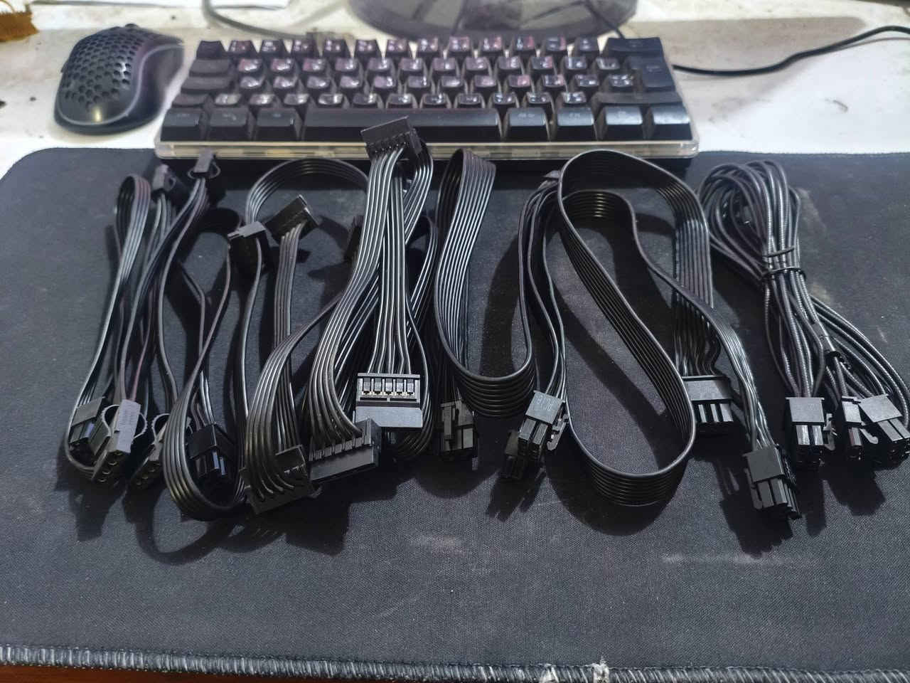 قطع حاسبة للبيع 
جهاز Egpu  منفذ m.2  موديل R3G السعر 75
مبرد غازي HP-400s  ارتفاع 3.67 ملم السعر 30 
وحدة شبكة Intel® Wi-Fi 7 BE200 السعر 25
هاب وفان السعر 15 
وايرات بورسبلاي الشعر 15
مبرد هوائي انتل ستوك intel RM1 السعر10 و RM2 السعر15
كيبل كرت شاشة PCIE 3.0x16 السعر10
كيس يحول الهارد ssd-sata الى متنقل منفذ usb السعر 5
ادابتر  sata  الى usb السعر 5 
وايرات هارد sata   الكيس ب2
قطعة OTG السعر 3
مقسمات اضائة ديكور السعر 2
توصيل متوفر


**إذا كنت صاحب هذا الإعلان وتريد حذفه لأي سبب، رجاءا أرسل رسالة إلى الدعم الفني**