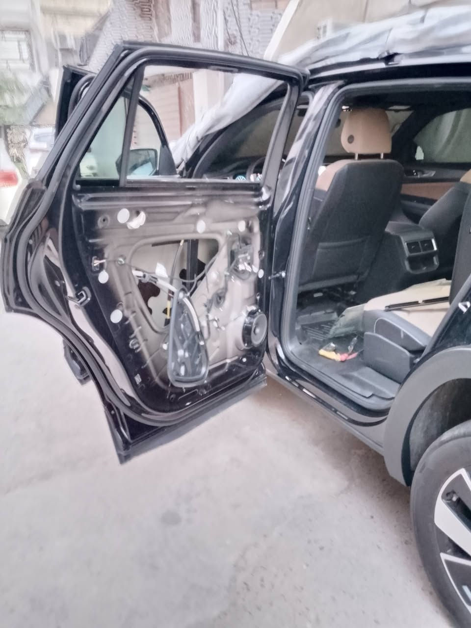 -يتوفر زجاج السيارت الحديث والقديم 
-بأسعار جيده تبديل الزجاج الامامي الكافه انواع السيارات 
-تبديل الزجاج المضلل البيبان والخلفيه 
-ازاله التضليل من الزجاج الامامي والابوب
-تنضيف مكان الزجاج بعد ازالته  
-ويتوفر زجاج اصلي الكافه انوع السيارات 
-ويتوفر زجاج درجة اولى مع ضمان جوده العمل والزجاجه -فتره الضمان 3️⃣سنوات 
مع احسن انوع السلكون 
-يتوفر جميع انواع السلايتات لجميع انواع السيارات
-ويتوفر زجاج درجه ثانيه ضمان فقط جوده العمل وليس -الزجاجه 
-وكل هاذه عدنه شد موقعي داخل بغداد فقط ضايج من -الزدحام ماعندك مجال تجي احنى نجيك بكل مكان ابغداد 
-وتشوف الشغل اذا ميعجبك ربع متنطي والجامه هديه من -عدنه الك 
-موقعنا شارع شيخ عمر قرب مقبره الغزالي 
-للاستفسار اكثر اتصل بنا او مراسله ع واتس اب***********ابوفهد
