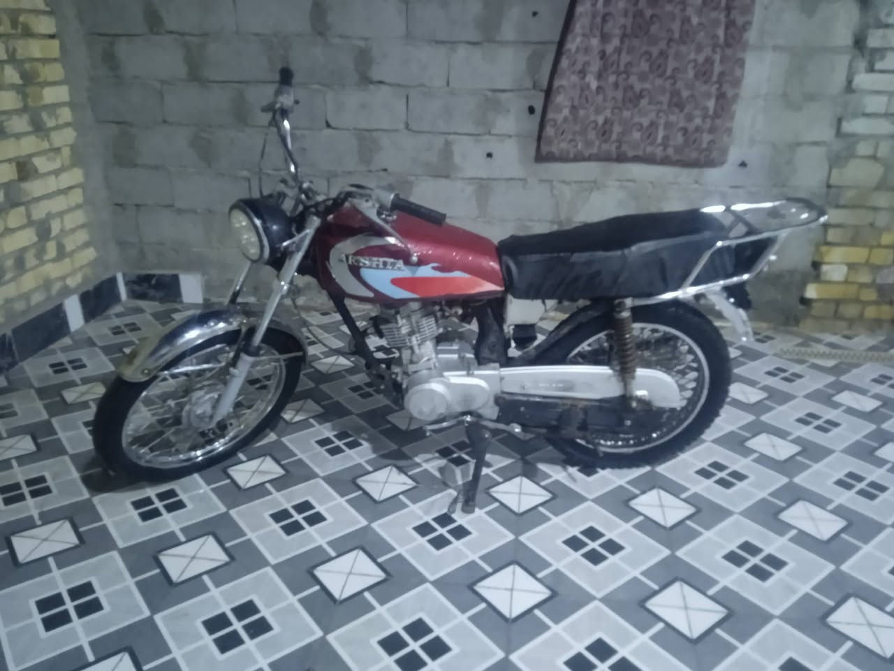 دراجة نامة للبيع كلك  ماعوزة كلشي نضيفة سعرة 225وبية مجال مامتواجد عل فيس هاذا رقمي ***********
