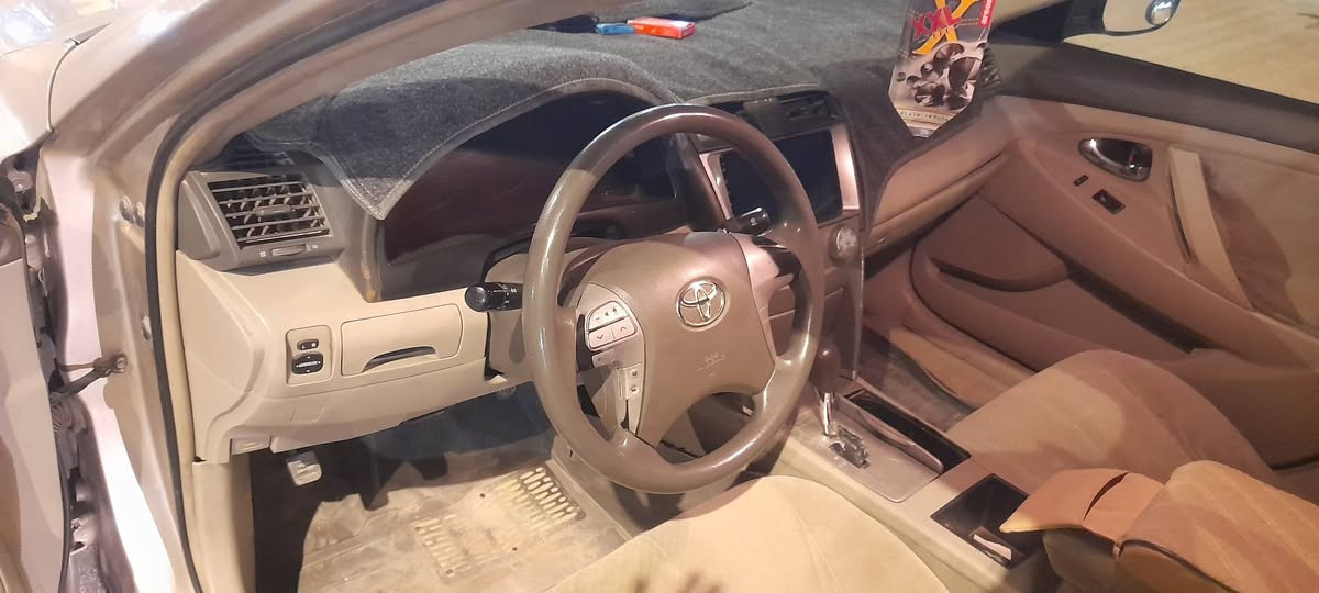 السلام عليكم..
كامري موديل ٢٠٠٧ ليبل واحد بدون 
دواخل حادث جاملغ خلفي اسلايت
شاشه كامرة تحكم استيرن اكروز سرعه
محرك سته سرندر  رقم وهزة وسنويه جدد
السعر ٨٩ وبيها مجال العنوان فلوجه
*********** واتس
***********
