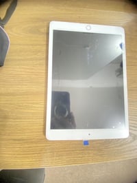 آيباد الجيل الثامن • ٣٢ • قراءة فقط