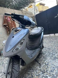 ماكس منغولي دراجه مكينته مكفوله دراجه ما بيه اي نقص فقط الاكلوب الأمام...