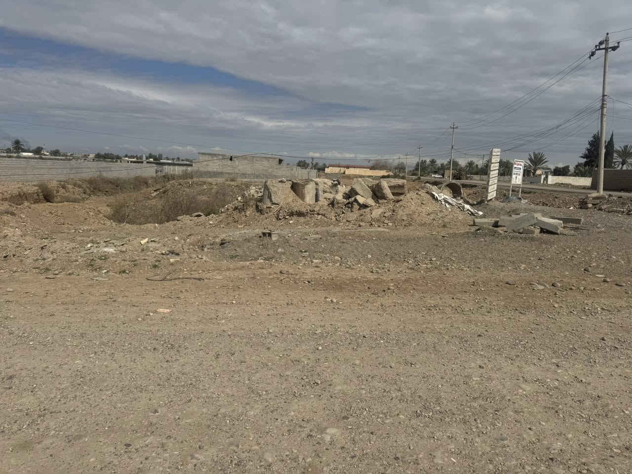 السلام عليكم قطعه طابو زراعي  ركن قرب مقبره الدبسه من جهه العلم ركن على شارعين المساحه   

850متر
 عل سايدين الجديد شوي بيها منخفض الشراي يجي يشوف ويقتنع لاتسال بل تعليق رجاء ولاتخابر مو شراي رجاء السعر 60وبيها مجال جدآ بسيط وحياكم الله مكان تجاري وسكني ويرهم مزرعه ***********
