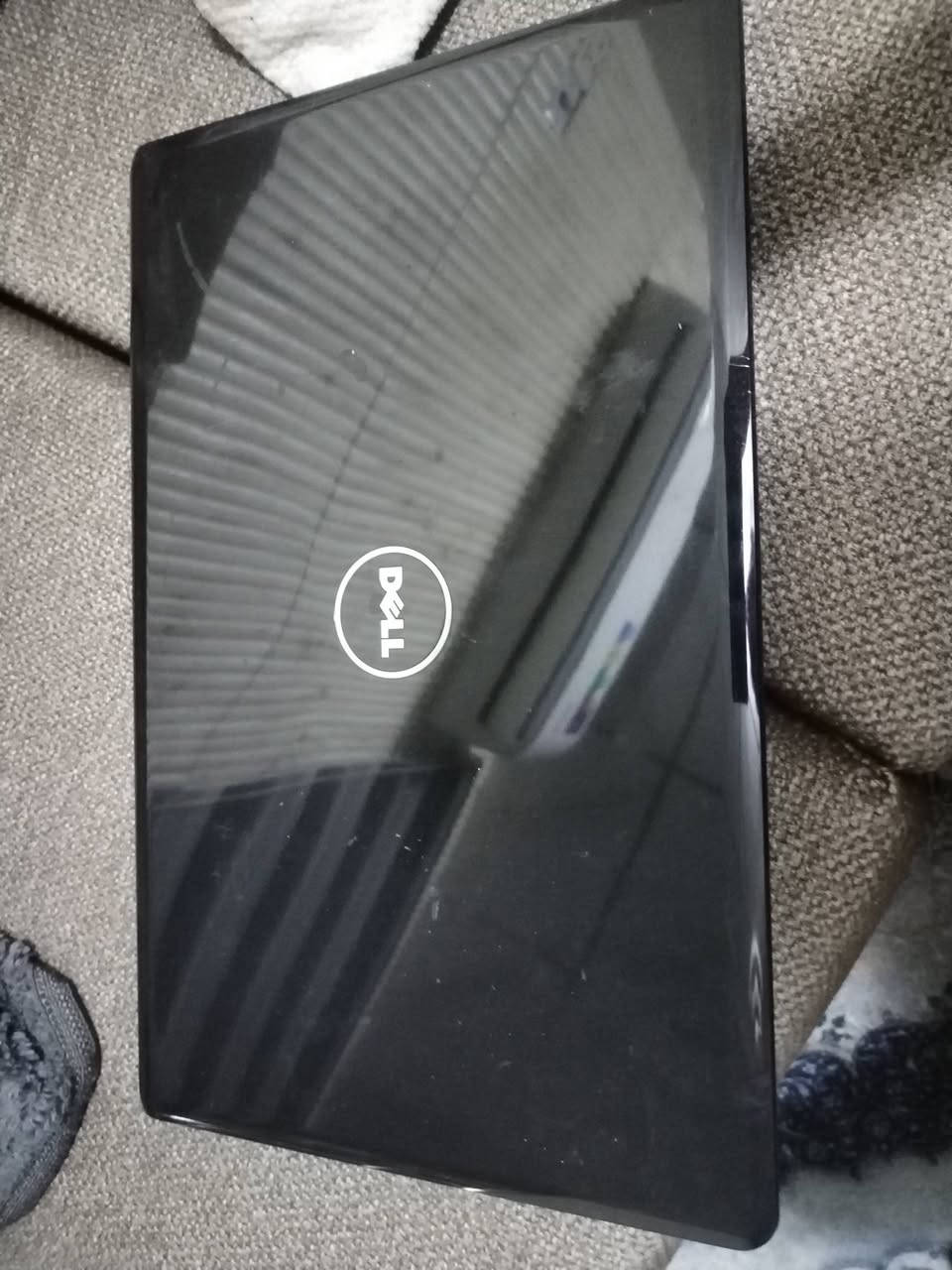 سلام عليكم
من رخصة الادمن 
لابتوب DELL للبيع 
core i3 
windows7 
رام 4 لو 8 مامتاكد
ذاكرة 320 
حجمم كبيررر 
لابتوب قبل سبوعين من اخذته كامل ملحقات وياه شاحنته وجنطته وماوس ضوئي وكيبورد 
سعر 240وبي مجال للطيبين 
مكان ديوانية ويوجد توصيل 
رقمي واتساب ***********
ويوجد تواصل 
فيس
