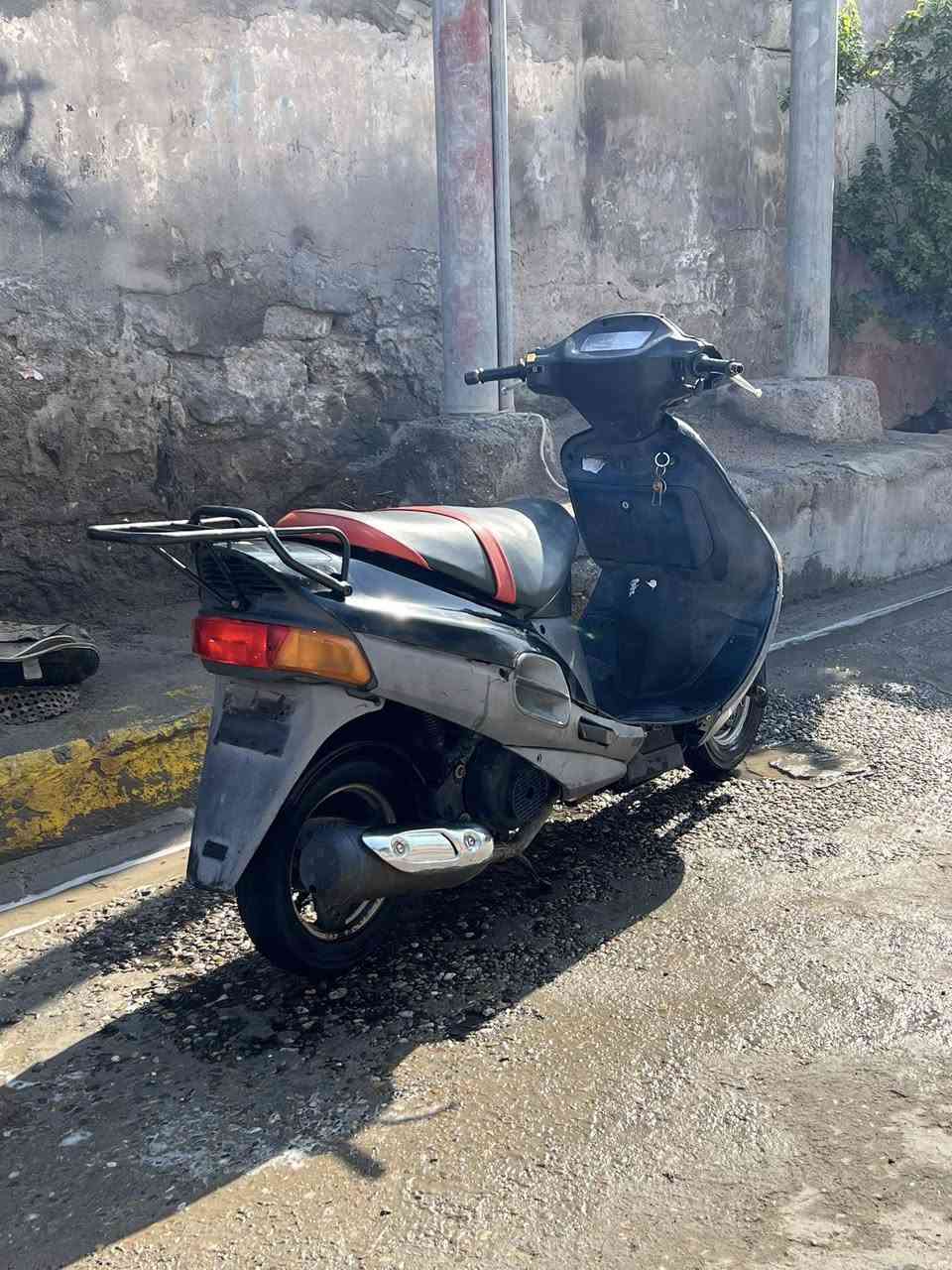 السلام عليكم سازوكي للبيع شغاله من الطول للطول كهربائيات سلف كلشي شغال والنظافه كدامكم تواير جدد باتري جديد كل غراضها جديده الياخذها مايتعب مفتوحه فقط ولفات بيها سعر 550 وبيها مجال مكاني قرنه شرش هـ ***********
