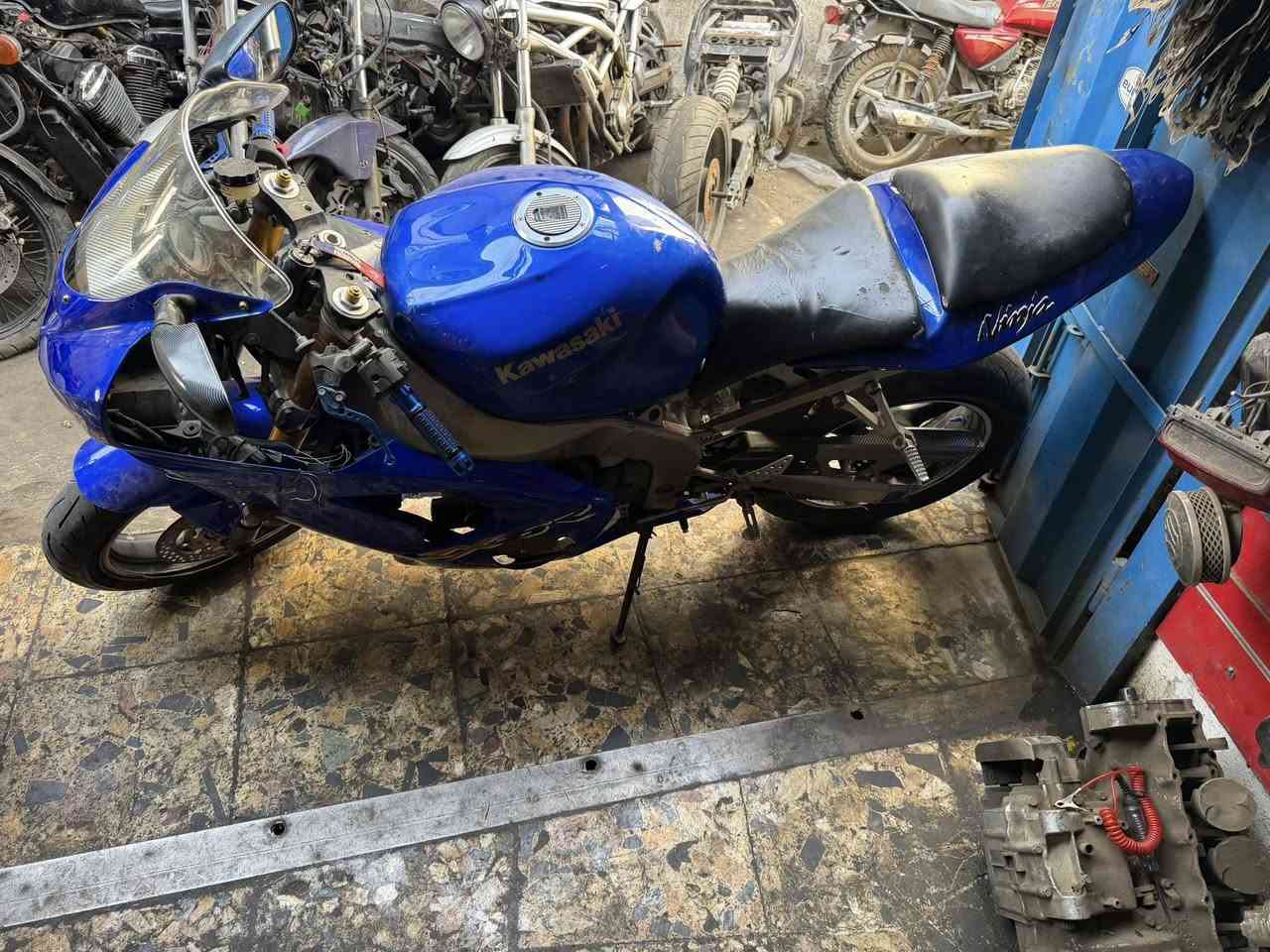 ياالله السلام عليكم عندي كاوسكي 2004 636 الدراجه جديده بيه مشكله بل كور السعر 14 ورقه خاص ماجاوب الاستفسار اتصل عل رقم ***********
