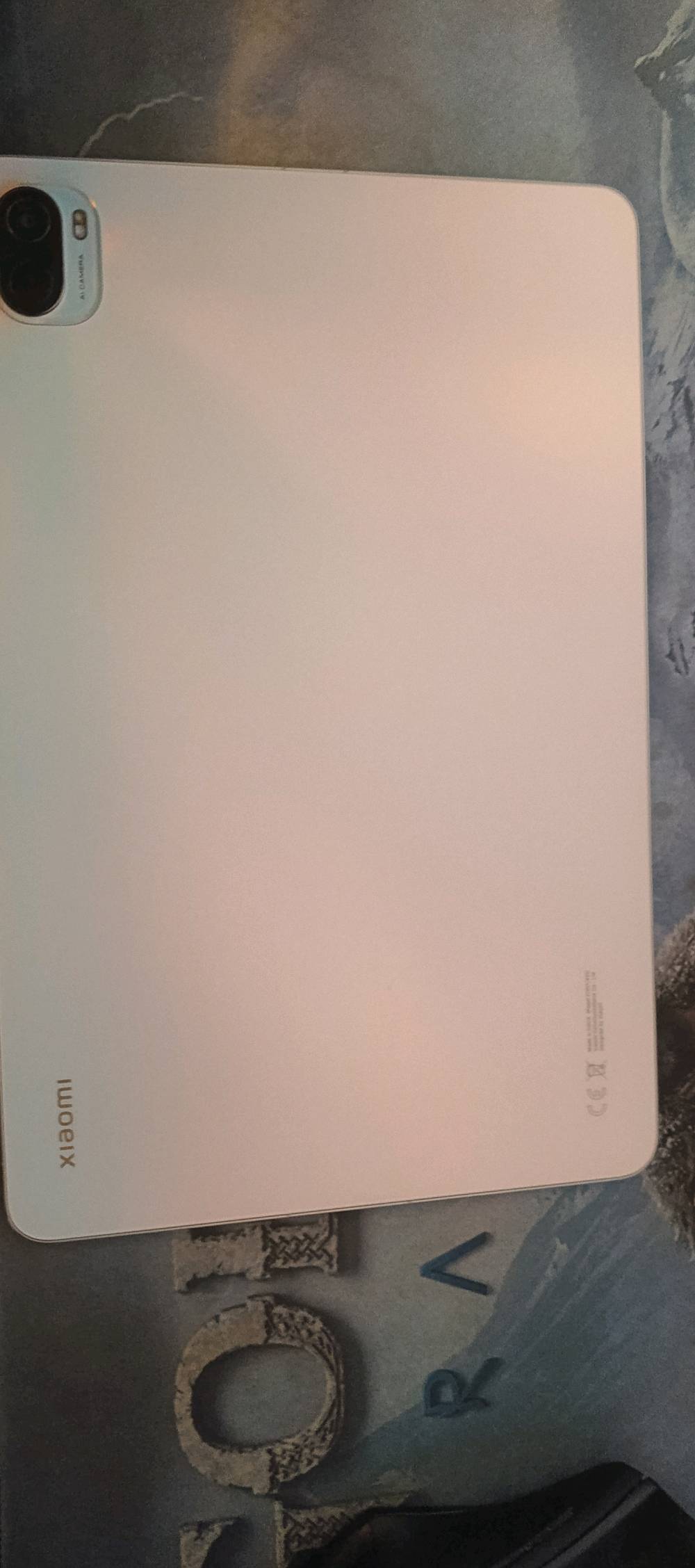 تابليت شاومي باد 5 بحاله ممتازه ياتي بالكامل ملحقاته والكرتونه ذاكره 256 رام 8 جيجا معالج سناب دراغون 860 شاشة WQXGA HDR110 DOLBY VISION 120HZ رباعي سبيكرات Dolby audio بطارية 8720mAh بسعر 270 الف وبي مجال  مكاني بغداد