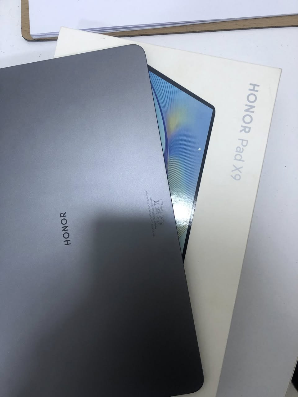 يلا عليكم ايباد هونر x9 جهاز جدا نضيف غراضه كامله من كفر و شاحنه مال وكاله و قلم وكارتونه الجهاز اصلية تكدرون تبحثون ع موصفات الجهاز اكثر على اليوتيوب سعر الجهاز 190 مو شراي لا يجي عليكم العباس رقمي *********** مكاني بغداد الزعفرانية
