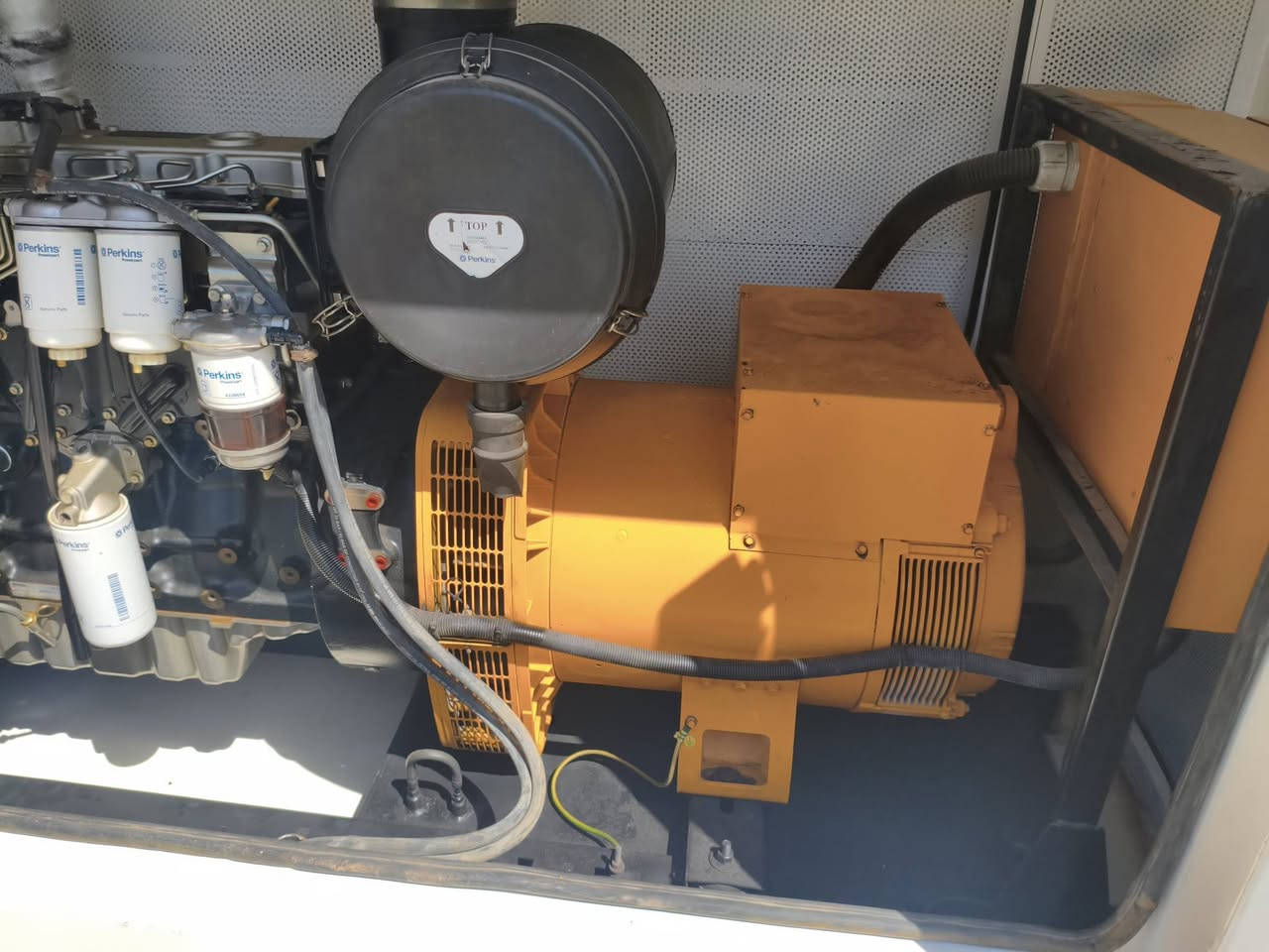 السلام عليكم ورحمه الله
للبيع
مولدة بيركنز إنكليزي 
٦سلندر ١٥٠كيفي
حديث حجم البستم ١٠٥ملم 
عدد ساعات التشغيل ٧٠٠٠ساعة
كاتم غدار سوبر سايلنت 
بلادي وضمان ع حمل 
للمزيد من التفاصيل لاتصال أو المراسلة 
*********** ابو شهم الزبيدي 
بغداد عوريج
