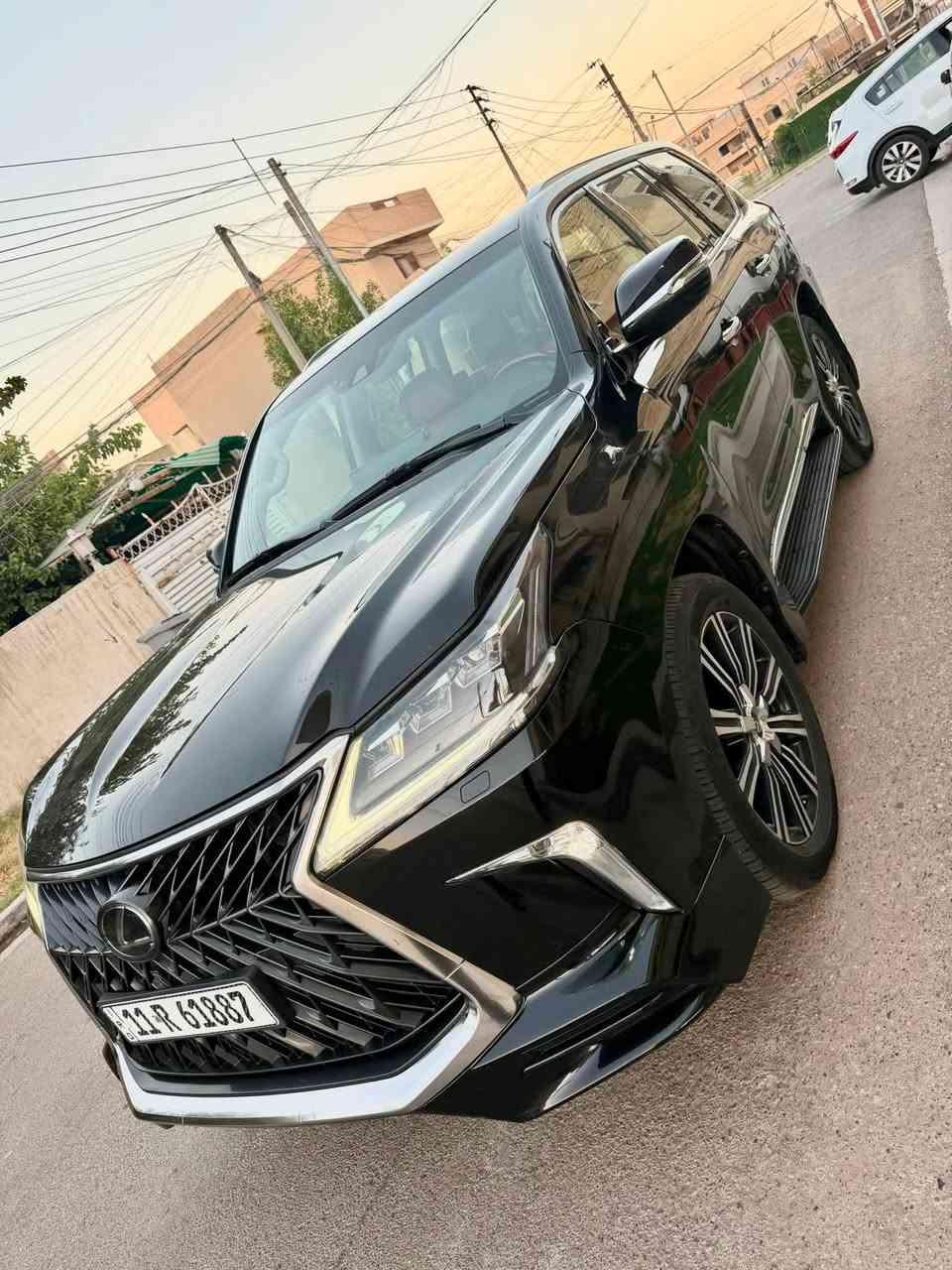 سلام عليكم لكزز موديل 2019 رقم بغداد باسمي اللون اسود محرك 8 سلندر 5700 بريم اصل بيه شويه صبغ بداير  جاملغ اثر شخط  باقي مكفول سياره جديده فول مواصفات للخير تخم تاير جديد بصمات عدد 2 غراض كامله مكاني بغداد 
السعر 62

***********
