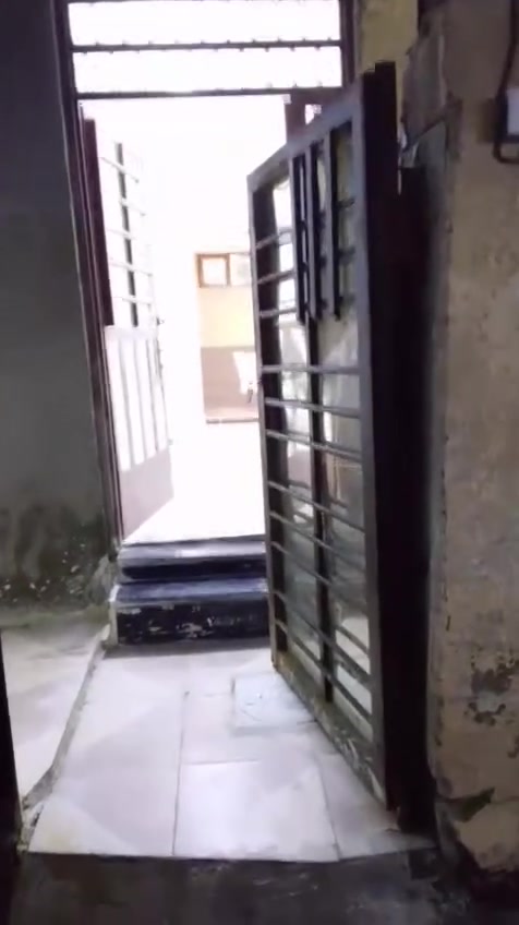 عندي بيت الإيجار منطقة قريه شماليه يم فطومه جمعه بناء حديث ***********
