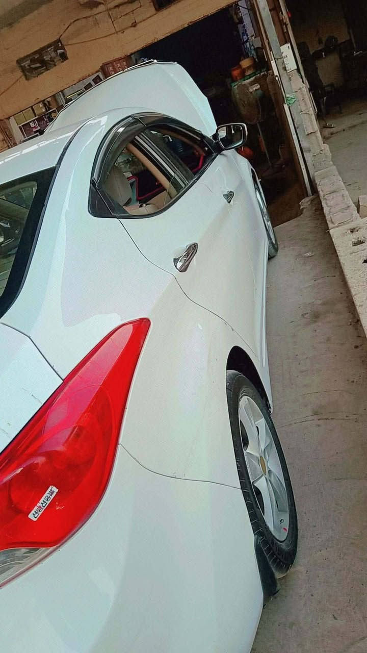 سلام عليكم سياره النترا موديل 12 خليجي مكفوله من الضربه القويه تلحيضات بسيطه  سياره خير من الله محرك كير مكفول محرك 1800مافتوح مكفول من تبخير وتنقيص ***********
