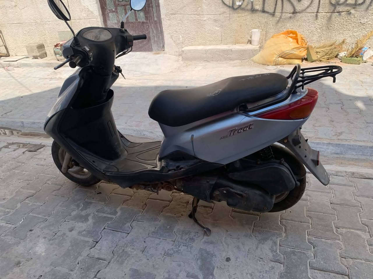 السلام عليكم دراجه لكزس ياباني للبيع نازل مقفوله كفاله عامه عنوان الزعفرانيه سعر 600 رقمي***********
