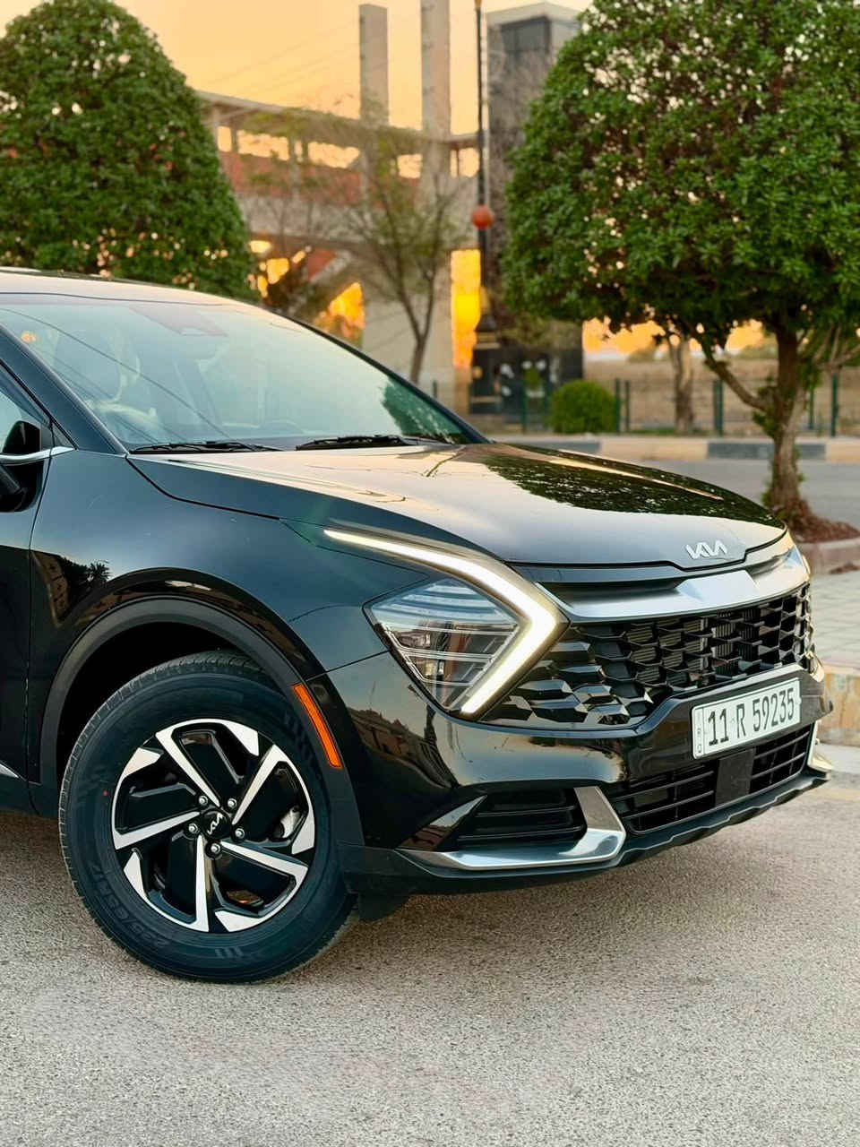 سلام عليكم اخوتي ورحمه والله وبركاته

🚗 للبيع | Kia Sportage 2024

رقم بغداد - باسم المالك - تحويل مباشر.

مواصفات السيارة:

 ● ✅ موديل 2024

 ●✅ محرك 1.6 لتر تيربو هايبرد اقتصادي

 ● ✅ ناقل حركة أوتوماتيك

 ● ✅ نظام دفع رباعي (AWD)

 ● ✅ شاشة لمس

 ● ✅ Apple CarPlay وAndroid Auto

 ● ✅ كاميرا خلفية

 ● ✅ مثبت سرعة

 ● ✅ رادارات أمامية وخلفية

 ● ✅ نظام المحافظة على المسار مع مساعد القيادة

 ● ✅ مقود متعدد الوظائف مع شفتات رياضية

 ● ✅ تبريد أمامي وخلفي، مع تدفئة للمقاعد

 ● ✅ فرامل إلكترونية (بصمة) مع Auto Hold ونظام المساعدة على المنحدرات

 ● ✅ ثلاث وضعيات للقيادة

 ● ✅ أنظمة أمان متقدمة

 ● ✅ 5 مقاعد

 ● ✅ اقتصادية جداً في استهلاك الوقود، مناسبة للاستخدام اليومي والسفر.

حالة السيارة:

السيارة بحالة ممتازة وجاهزة لأي فحص، والفحص خير دليل. كما تم استبدال طقم الإطارات وزيت المحرك قبل يومين.

ملاحظة مهمة:

السيارة وارد أمريكي تم تبديل جاملغ + البنيد بقطع أصلية وبنفس لون السيارة. لا توجد أي أعمال صبغ أو إصلاحات داخلية، ومن باب الشفافية تم إرفاق رقم الشاصي ليتمكن أي شخص من مراجعة تاريخ السيارة بنفسه.

رقم الشاصي (VIN): KNDPUCDG9R7152584

💵 السعر: 17,000 دولار (قابل للتفاوض)

📞 للاستفسار: ***********

البيع للمشتري الجاد فقط.
