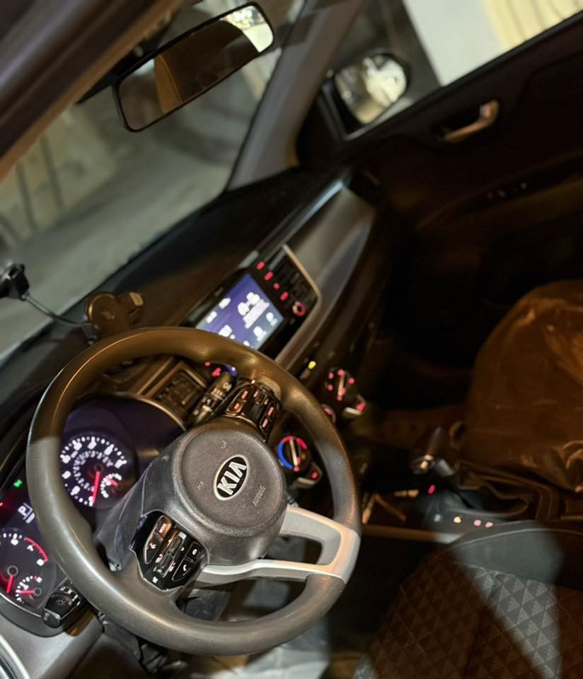 السلام عليكم 
كيا ريو موديل 2020 السيارة جاهزة مكينة ١٦٠٠ دوش دبل نوزل تحكم استيرن جهتين حادثها بدون شواصي صور الحادث بالمنشور السعر ٩٦وبي مجال مكاني الوشاش قرب ساحة اللقاء للاستفسار ***********
