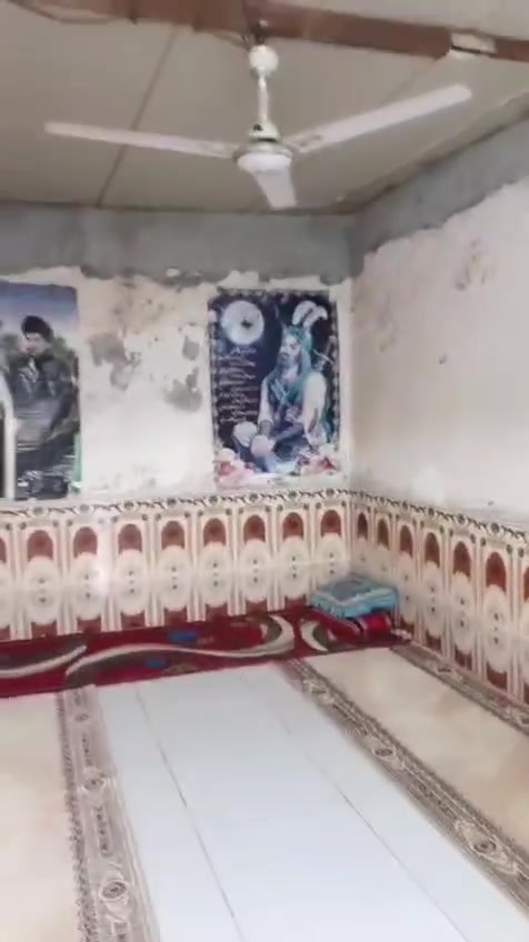 بيت حواسم للايجار قبله حي القائم شارع الطازج جوه غرفتين وصاله ومطبخ وصحيات وطارمه إيجاره ١٥٠ 
***********
