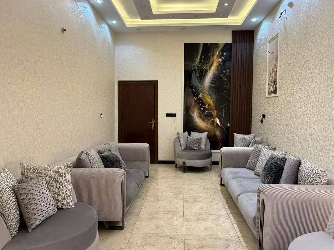 دار للبيع 
المساحة 200م 
سند طابو زراعي 
الموقع: 
شارع ٨٠ كربلاء قرب مول نون 
المحتويات:
استقبال مع اربع غرف نوم ومطبخ حار وبارد و3 مجمعات صحية البيت بناؤه حديث …
للاستفسار الاتصال على 
 ‏***********‬‏
