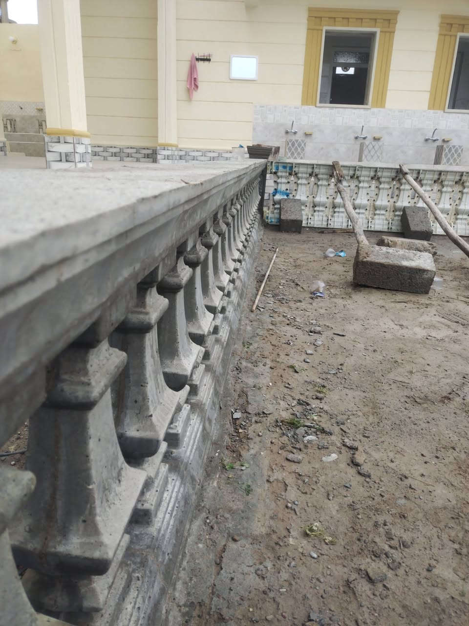 السلام عليكم يوجد قالب سياج حدائق وبلكونات وستاير و داير حسب الطلب
سعر المتر 8 والدنكه 10 للاستفسار

*********** 

***********
