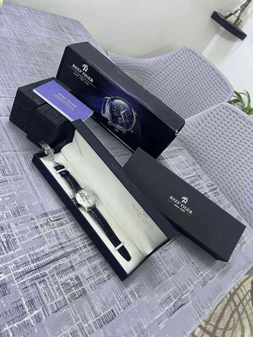 ساعه
ريف تايجر اصلي جديد غير مستخدم 
مع كامل الملحقات 
ساعه معروفه ميحتاج احجي عليها


**إذا كنت صاحب هذا الإعلان وتريد حذفه لأي سبب، رجاءا أرسل رسالة إلى الدعم الفني**