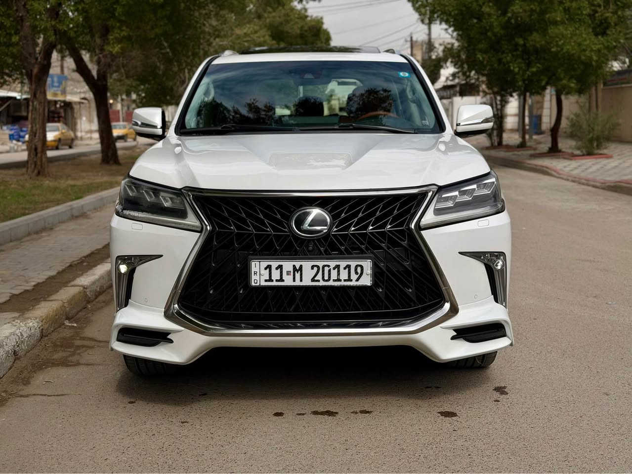 لكزز موديل 2018 مكفوله 
معروفة مواصفات سبورت S  
السيارة ماشية 60 الف كيلو
داخل قرميد جلد 
رادارات 
فتحة 
ماوس 
شاشات 
خمس كامرات 
جكات 
كشنات تدفئة تبريد وخزن ميموري 
هواي مواصفات
السعر 620 ورقه 
مكاني بغداد 
الأتصال او واتساب 
*********** بغداد, العراق
