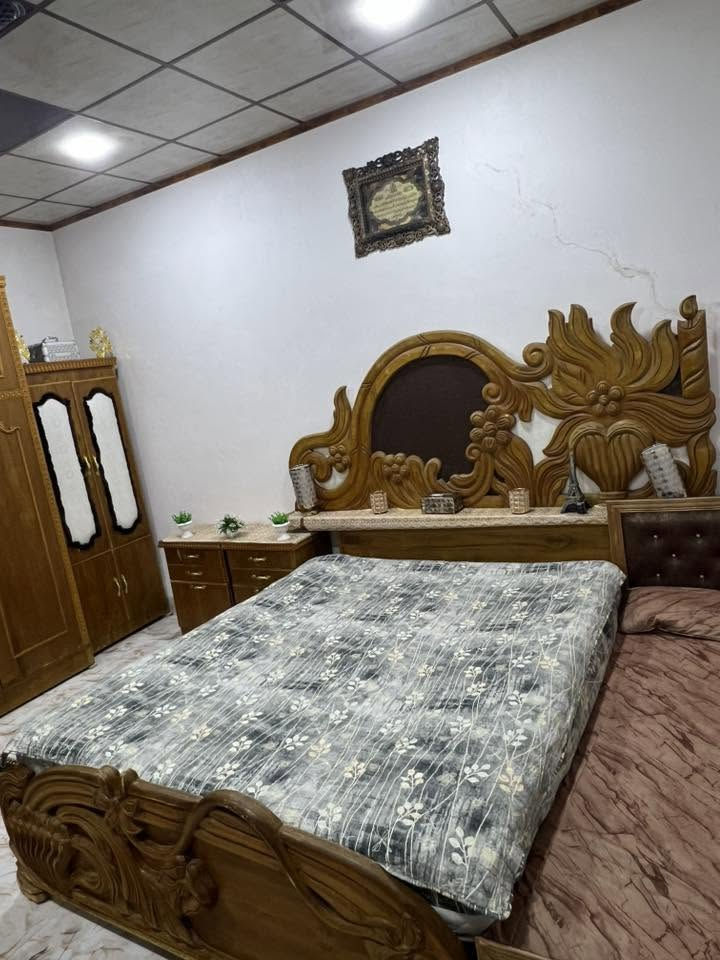السلام عليكم غرفة نوم للبيع خشب عراقي سعر ٦٠٠الف وبيه مجال بدون دوشك للتواصل ***********كورك ***********
