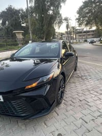 كامري هايبرد 2025  CAMRY SE NIGHT SHADE HYBRID  للبيع فقط  الون : ( اس...
