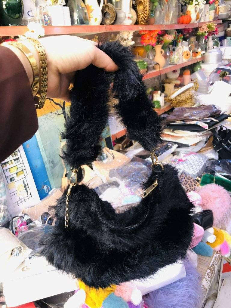 باری تازە جانتا ئافرەتان  4هەزار خوار جوملە بازار   
گەیشت سەردانمان بکەین  خوار جوملە 4000دینار 

زیاد لە 100مۆدیل جانتا ئافرەتان گەیشتووە  4هەزار‌

مەیکرە بە 10هەزار بۆ 12هەزار 

ئەو ھەرزانیەی لێرە ھەیە لە ھیچ شوێنێ تر نیە 

 هەموو رەنگێک و مۆدیل  بەردەسته زیاد لە 100مۆدیل ئێستا گەیشتووە تەنها 4هەزار 

زوو سەردانمان بکەین دوای گلەی مەکەین بۆ هیچ کەس نە گەیاندمان هەیە و نە حجز کردنمان هەبە 

ناونیشان : سەیدسادق نزیک پردی قەرزاران یان نزیک مزگەوتی ئەوبەکڕی سدیق


**إذا كنت صاحب هذا الإعلان وتريد حذفه لأي سبب، رجاءا أرسل رسالة إلى الدعم الفني**