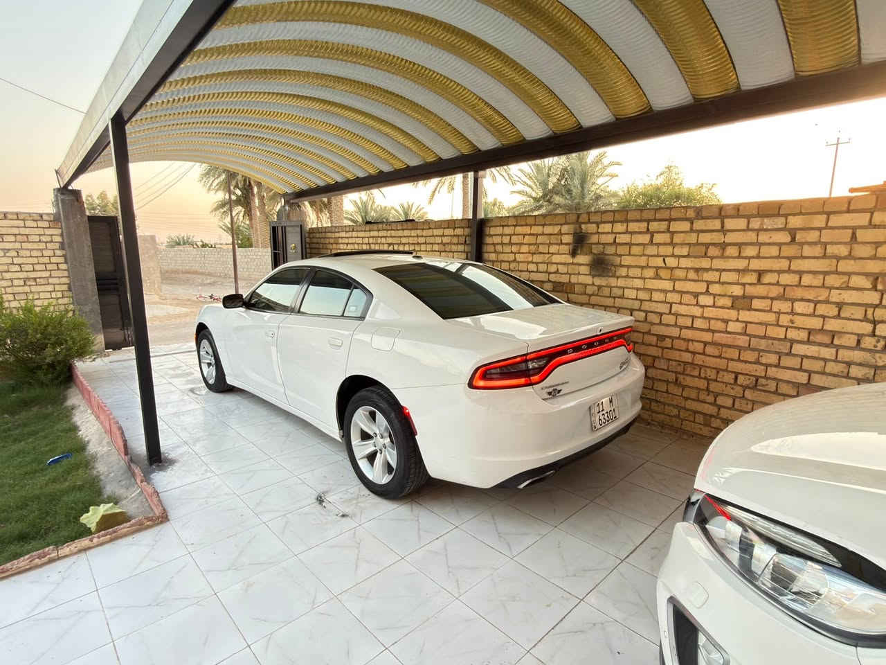 Charger Rallye plus
جارجر موديل 2017
رقم بغداد دولي بسمي
وارد كندي  كفاله عامه 
جاهزه للخير 
مكينه كير كفاله شرط ع وضع الشركه 
حداديه الشركه مفتوحه
تخم تاير صار اسبوع شاده

المسافة المقطوعة 100

حجم المحرك 3600

مواصفات 
فتحه
داخل احمر 
كامره خلفيه
 مصابيح امامية زنون مع بلوجكتر LED .
ويل قياس 18
شاشه كبيرة مع نظام ملاحة نفكيشن GPS .
 مقاعد أمامية كهربائية
مقاعد أمامية  وتدفئة .
 تشغيل عن بعد . .
 محدد سرعة . .
 كاميرا خلفية دوارة.
حساس خلفي
 مرايا  ترحيب متحسسة للاضاءة
دخول ذكي بصمة
#ملاحظه
السياره جديده جداً وبدون بارد 
للاستفسار 
 ⁠*********** ⁠ 
***********
مكان السيارة بابل
