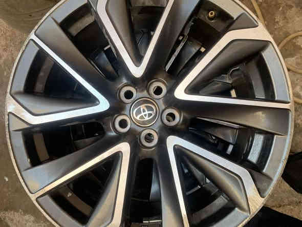 للبيع السعر ٢٠٠ مال كورلا ٢٢ حجم ١٨ واحد فقط مصلح 
***********
