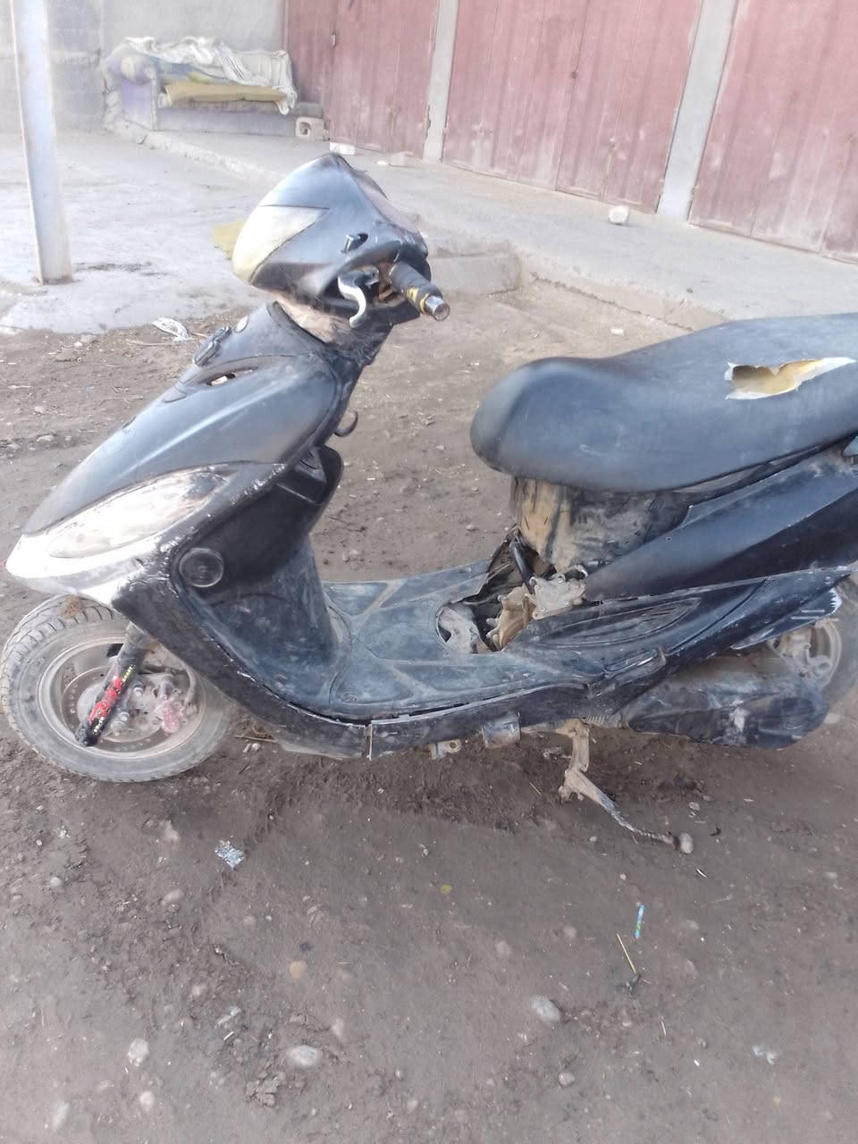 السلام عليكم دراجه للبيع طافيه يراد لها تجفيت السعر 100  /  ***********
