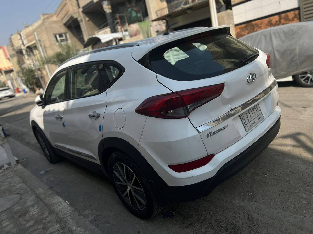 السلام عليكم توسان خليجي مواصفات نص فول 
ماشيه 150 الف 
بيها فقط طخه بالجنطه وضربه خفيفة ب القماره 
لون أبيض 
غير هذه الباقي مكفول 
محرك كير نعمه من الله 
الاتصال ***********
