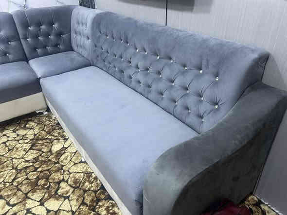 ديوان عشر مقاعد بالة اصلي مو سوكي مدرشم جديد للبيع السعر 375 وبي مجال 
***********
