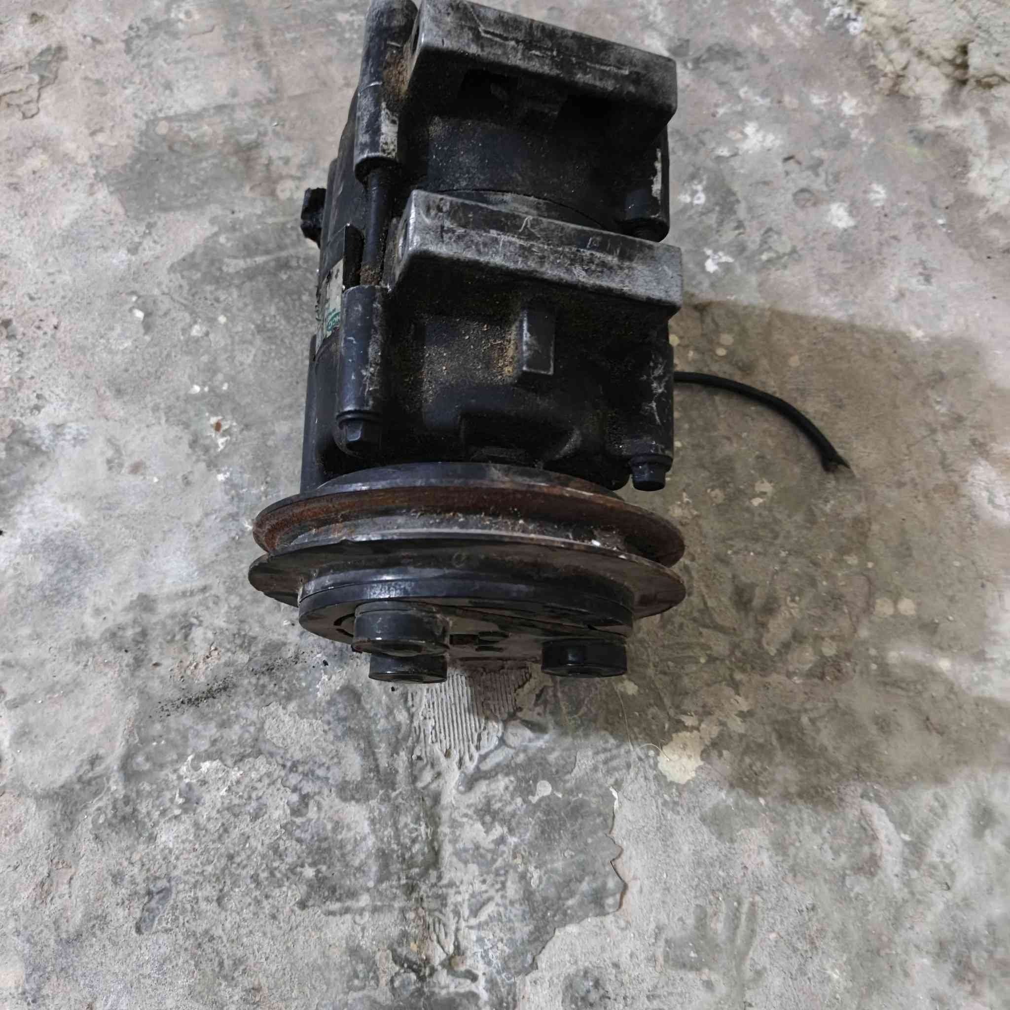 السلام عليكم كمبريسر تبريد مال مسكر جديد مال حاويه للبيع للاتصال ***********
