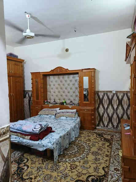 دار سكن للبيع حي الصديق على شارع المطار طابقنين المساحه 150 متر  اربع غرف نوم مع استقبل سبعه ونص متر مع مطبخ مع حمامين دراجه اولى كامل مكمل مع حد يقتين داخليه وخارجيه كلهن مزروعات نخل وحمضيات وثيل الخارجيه مسيجه بس ار سي الاستفسار اكثر على صاحب الدار *********** يوجد وتساب 
‏‪***********‬‏ يوجد وتساب
