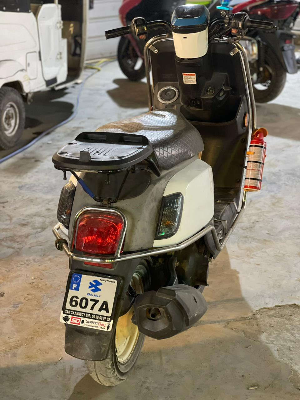 سلام عليكم دراجه بوليس مسطره مكينه مكفوله كهربائيات مكفوله السعر 750.   *********** مكان بغداد فلكه حي النصر
