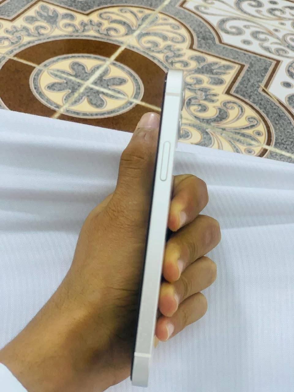 السلام عليكم

متوفر 
iPhone 12 عادي
دبل سيم
بطارية 97 معالية فقط
ذاكرة:128
جهاز مامفتوح فقط البطارية معلاية  
نموذج M  فقط بصمه وجه متوقفه
لون ابيض 
محدث اخر تحديث 
تلجهاز زلغ واحد مابي شرط بي فقط العدسات بيهن رطوبة او هيج شي مامأثرة ع التصوير  و جهاز انطيك بي ضمان تروح  تفحص اي شي مبدل بي يرجع  
السعر 350 وبي مجال 
اتصال ***********
