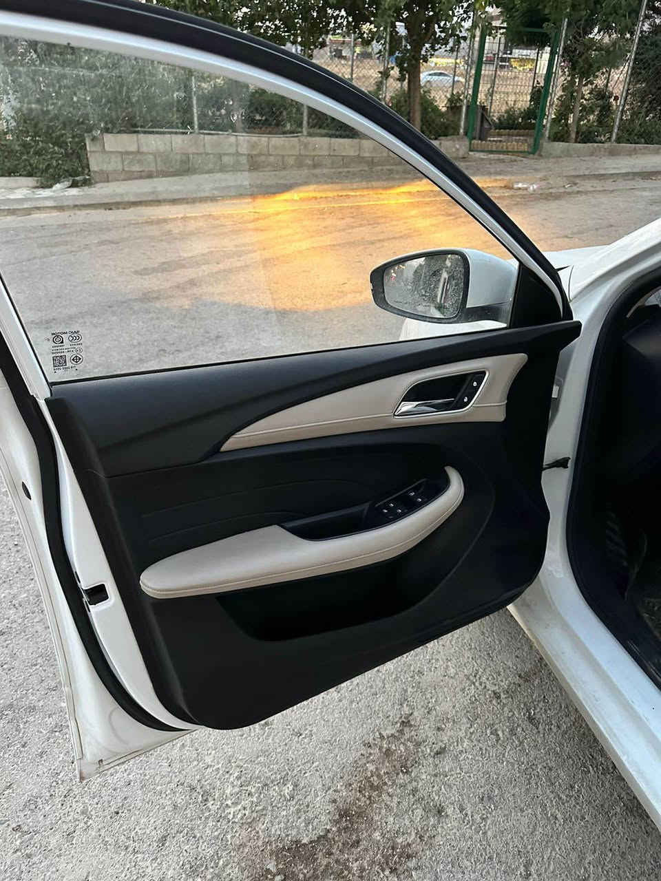 Mg 5 comfort 
 واتا نيوموصفات 
به صمه  
شاش و كاميره 
ڤوليوم 
ناو زه رد 
خاسه  
هيجي پيوه نيه 
نر خ:100 $ 
*********** السليمانية, العراق
