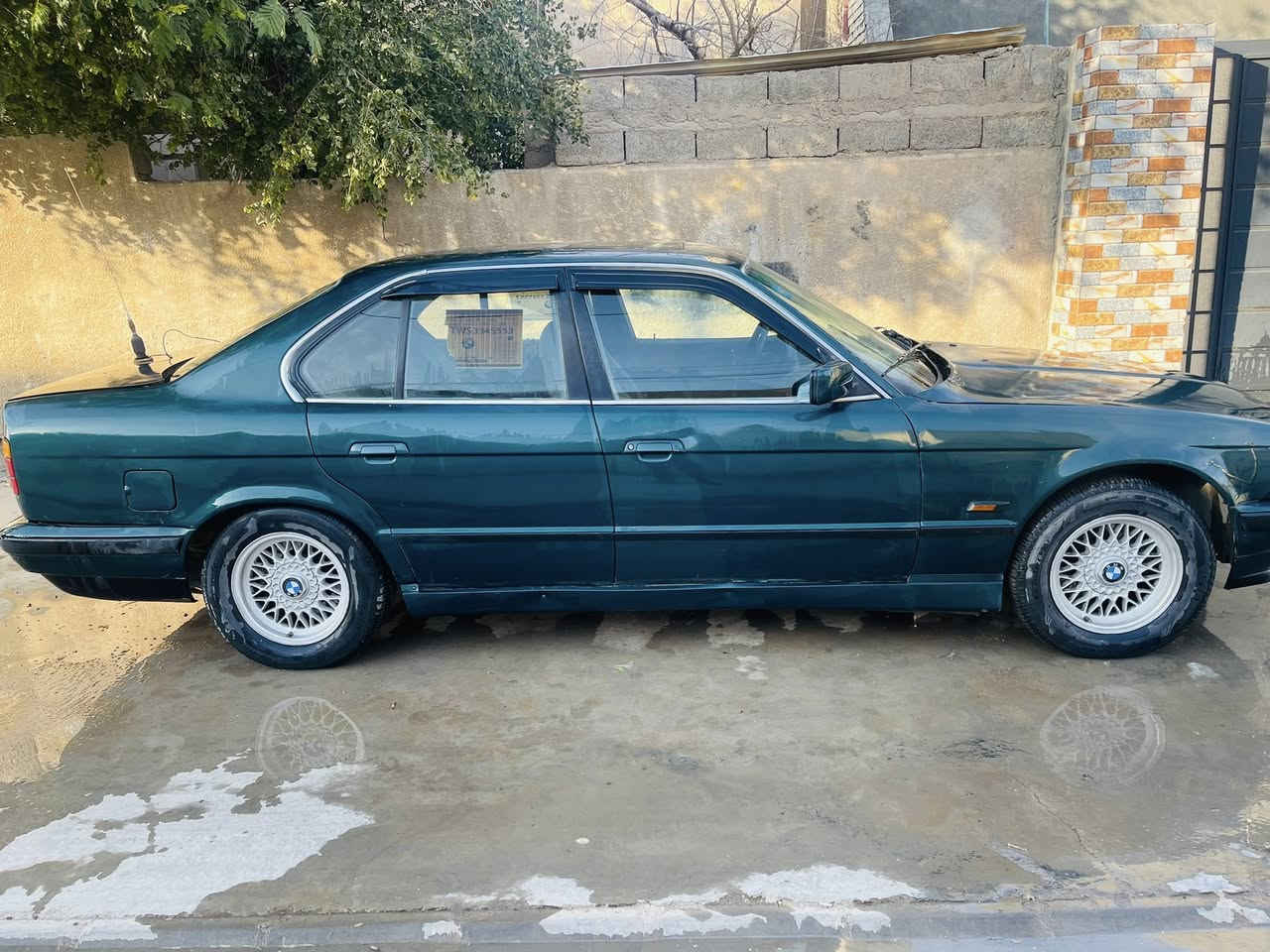 بيئم 535 للبيع نضافة فول كهربائيات كاملة سلايد روف رقم الماني جديد سنوية باسمي تحويل ثاني يوم رقم واسط شاشة شغاله وبلوتوث وسماعات كاملة شغاله تخم تاير جديد حماوه مابيها ابد سيارة نضيفة وعلى حسب الاصول السعر٤٨ مجال  واي استفسار على هذا رقم ***********
