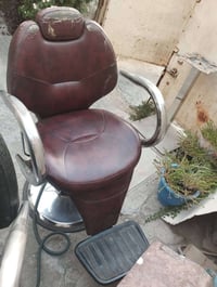 كراسي حلاقة مستعملة للبيع بغداد الجديدة 07708857855