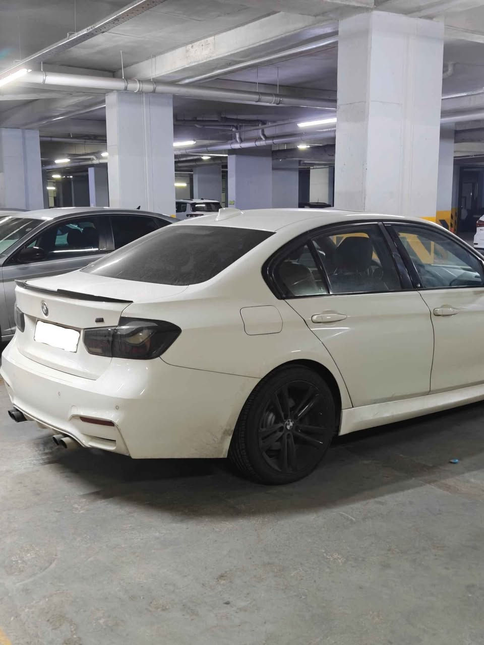 BMW 330i 2017 xDrive أعلى مواصفات بالـ 330
اتمنى تقرأ كلشي قبل التواصل
لون ابيض كشرها نظيف بيها أقل من ربع البنيد صبغ وبيها تبديل جاملغ فقط والسونار مرفق وبيها تحديث M3
كير اوتوماتيك داخلية اسود نظافتها 98% جداً معتني بيها وبيها تحديث داخلي ولمسات M3
محرك 2.0 Turbo مفتوح
ايرباكات طاكة 3 ، اثنين منهم راجعات سيتم مال دركة ومال دشبول
باقي المواصفات المعروفة حساسات كاميرا كشنات تدفئة تبريد اوتو بارك 4 وضعيات قيادة ايكو نورمال سبورت سبورت بلاس كار بلي تايرات جديدة ودهن جديد.
ماشية 80 الف ميل 
مكان السيارة دهوك
اهم شي هزة جديدة وتحويل ثاني يوم رقم
السعر ١٤٥$ وبيها مجال بسيط بغداد, العراق


**إذا كنت صاحب هذا الإعلان وتريد حذفه لأي سبب، رجاءا أرسل رسالة إلى الدعم الفني**