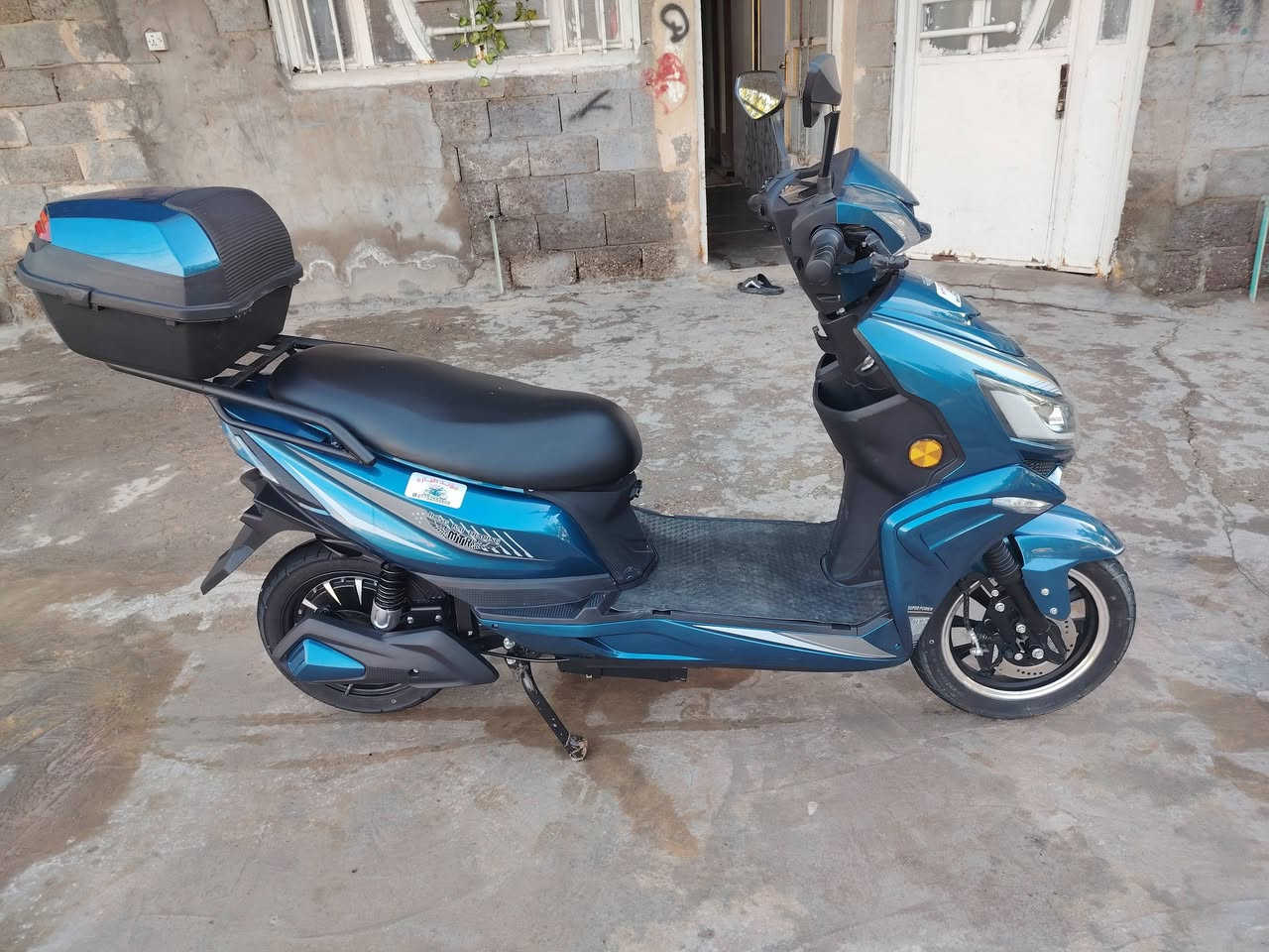 السلام عليكم دراجه شحن من مؤيد طياره موديل 25 بغداد الثعالبه شارع الكهرباء اتصال على الرقم ***********
