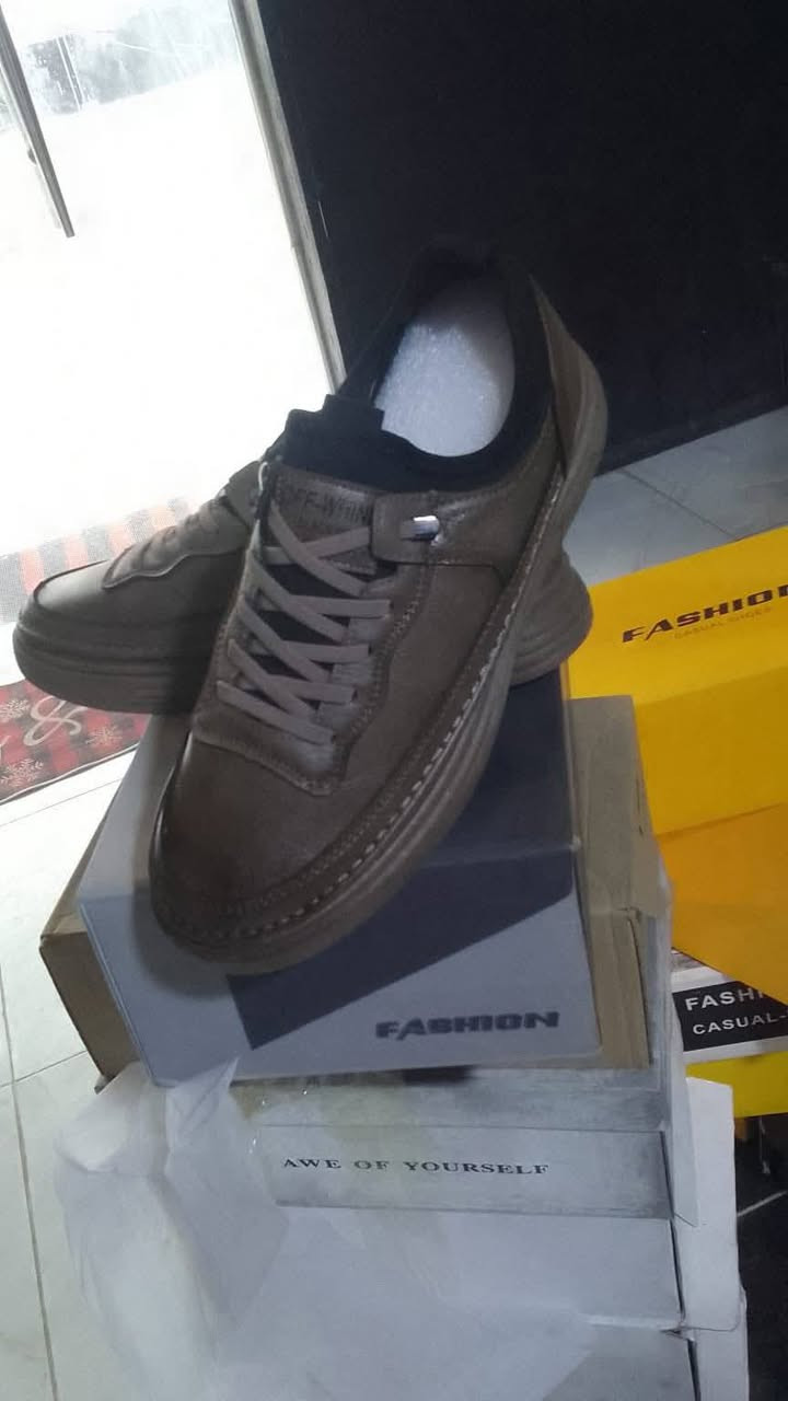 ⭕️لانبيع مفرد.. #جملةفقط⭕️
شروة احذية شبابية كواليتي عالي اوروبي 
اكثر من 25 موديل 
مقاسات من 40/45 
سعر القطعة 7 الف دينار
اقل كمية 300 قطعه
متوفر كميات خير من الله
♦️شحن محافظات
للتواصل والاستفسار يرجى مراسلة واتساب
***********ازهر الداؤودي
