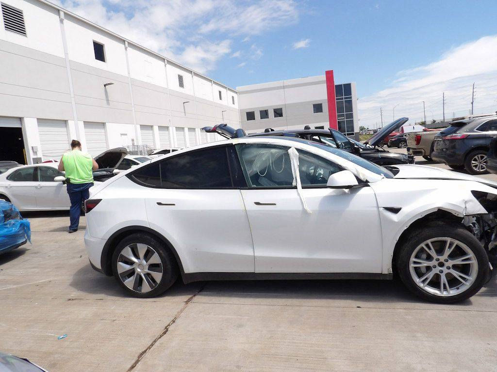 سياره تسلا دبل ماطو
كامل الموصفات Y
اوف لان 
سعر ٢١٠٠٠
وبيها مجال بسيط 
الاتصال ***********
