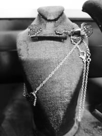 قلايد • اسوارت • محابس