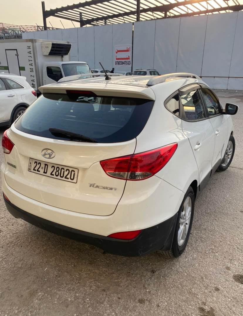 توسان ٢٠١٢ خليجي  
محرك ٢٠٠٠ دوش ماشيه ٢٢٠ الف 
السياره نظيفه ومرتبه فقط بيها بارد بالباب السايق وباب النفر يحتاجله بارد 
السياره مكانها النجف  
*********** 
سعرها ١٣٠ قفل النجف, العراق
