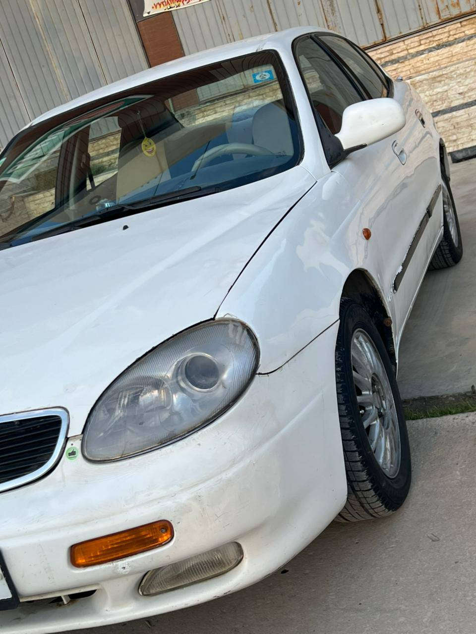 سلام عليكم سياره دايو لكنزه موديل 2000 رقم سياره ديالي انكليزي  هزه جديد سنويه لحد 30
محرك مسكر1600
 بي استيكر مال بانزين 
كير اتوماتيك 
سياره صدر امامي و خلفي 80٪ 
باتري جديد 
تخم تأير جديد صاحب سياره خانقين شرط تحويل 
سياره جاهزه من كلشي  
تبريد شغال بس رايدله غاز
 سعر سياره 35بيه مجال اراوس حسب قناعه 
مكان سياره خانقين ***********
