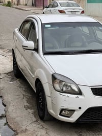 كيا ريو للبيع ضرر باب سكن السايق موديل2011باسمي واكابون بانزين 0771687...