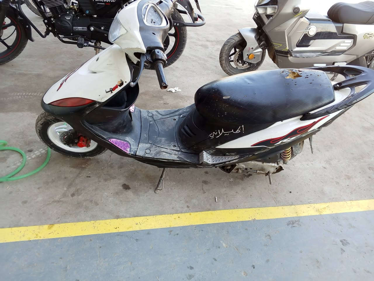 ماكس  للبيع سعر 400 *********** بلديات مقابيل جامع صلاح المكصوصي
