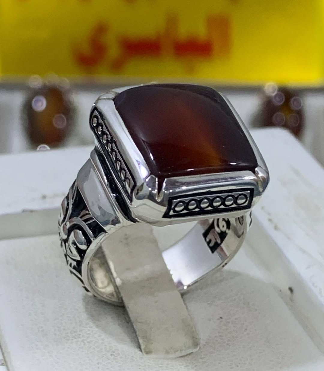 خاتم عقيق يماني كرزي مربع صياغه عارف البحرين فضه 990 التفاصيل داخل الفيديو للاستفسار واتساب *********** فضيات ابو نرجس الياسري يوجد توصيل لجميع المحافظات
