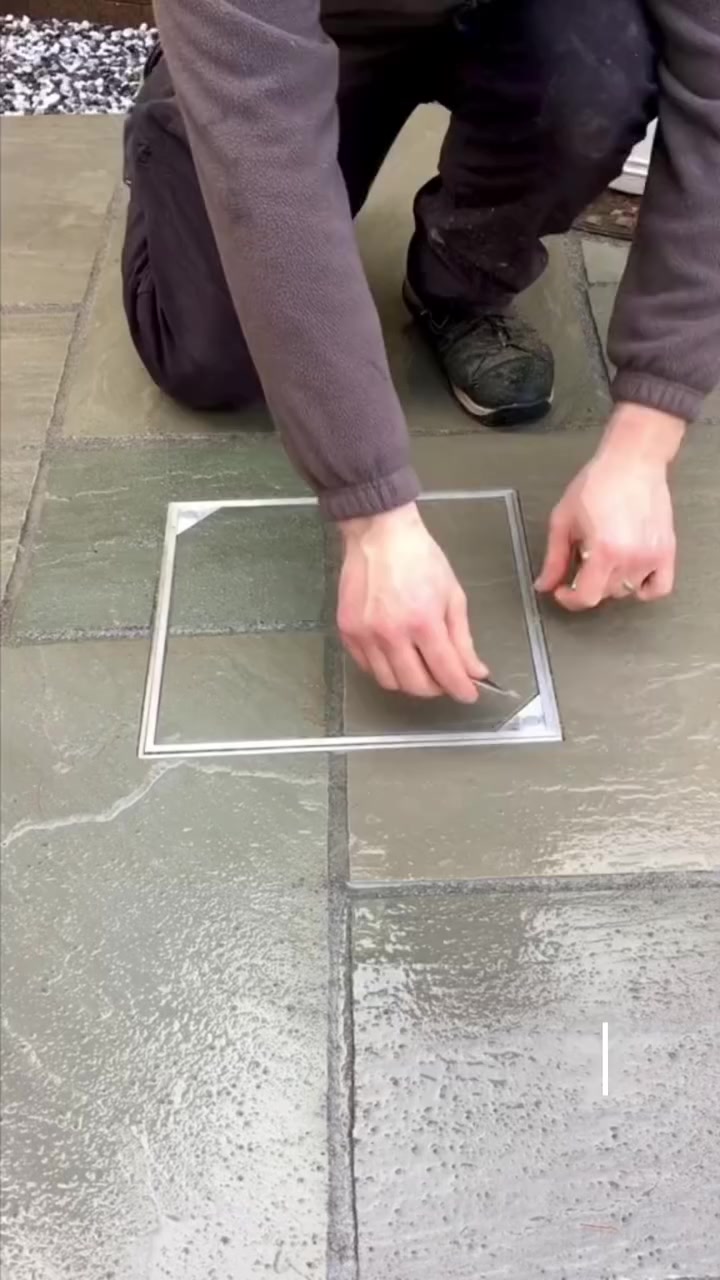 #غطاء_منهول ألمنيوم مخفي عالي الجودة

حل عملي وأنيق لفتحات التفتيش داخل الأرضيات.
مصمم ليتم إكساؤه بنفس بلاط الأرضية ليختفي تماماً ويحافظ على جمال التصميم.

المميزات:
✔ مصنوع من الألمنيوم الثقيل عالي الجودة المقاوم للصدأ
✔ دبل واشر (Double Gasket) لمنع تسرب المياه والروائح
✔ تصميم مخفي يندمج مع بلاط الأرضية
✔ سهل الفتح والصيانة 
✔ مناسب للمنازل ، للفلل، الشقق، المعارض، والمشاريع . 

المقاسات المتوفرة:
30 × 30 سم
40 × 40 سم
50 × 50 سم
60 × 60 سم
80 × 80 سم

بغداد - العطيفية - قرب جامع براثا - مقابل محطة الوقود - داخل بناية بغداد مول 📍

☎️[***********-***********]

تتوفر خدمة توصيل ✔️
